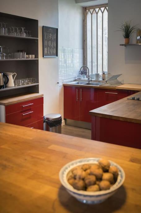 Appartement Avec Son Patio Dans Centre Historique De Bourg Exterior foto